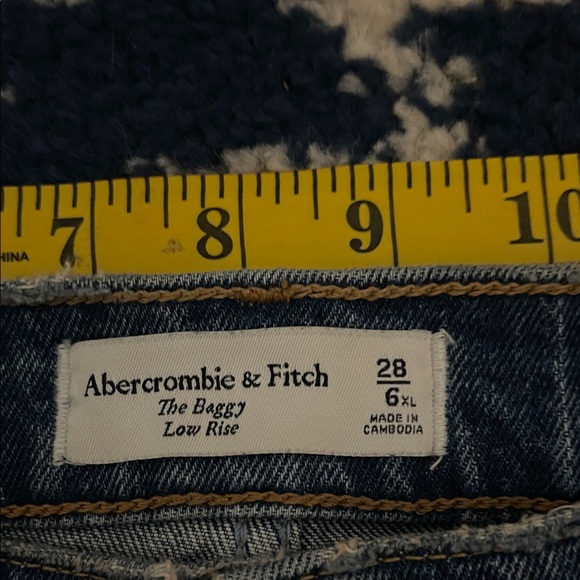 Abercrombie & Fitch Women's Low Rise Baggy *extra long* Jeans - Picture 6 of 7